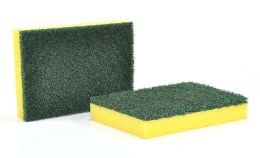 Tabi olmazsa olmaz süngerler ve bulaşık fırçaları da vazgeçilmezimiz.