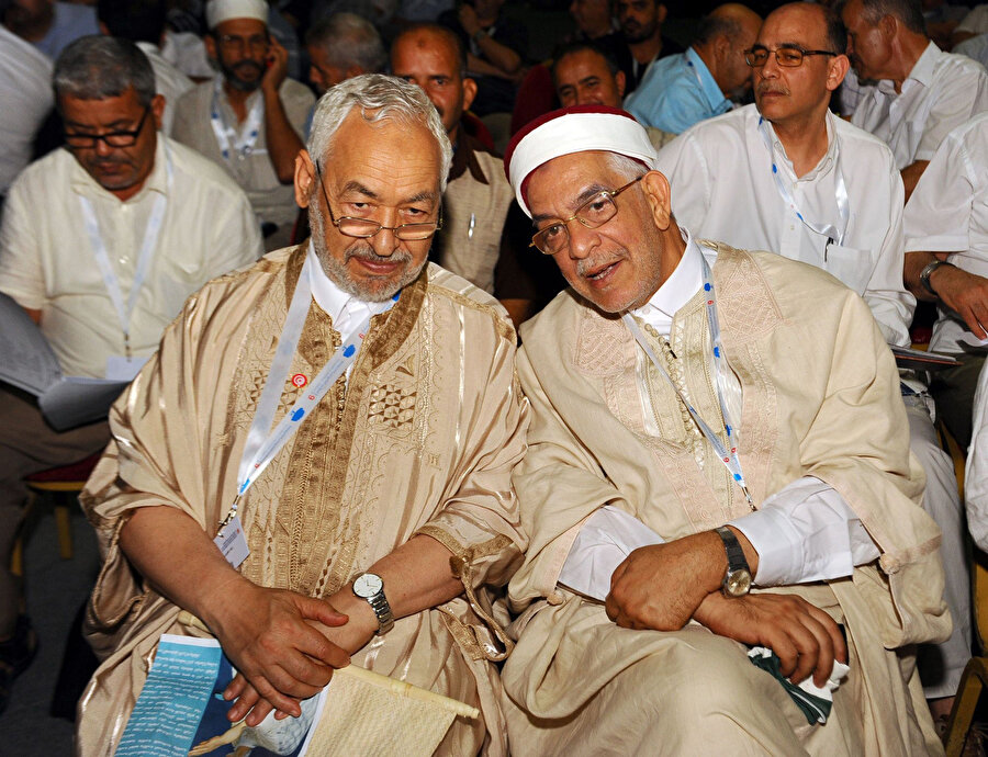 Moro, 2012 yılındaki Nahda kongresinde Raşid el-Gannuşi ile birlikte.