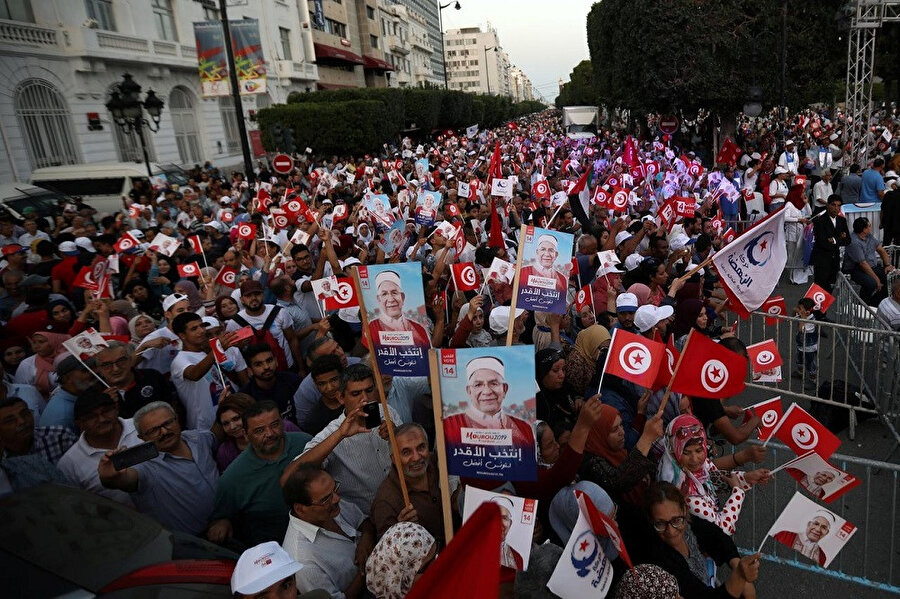 2019 yılındaki cumhurbaşkanlığı seçimlerinde Abdulfettah Moro'ya destek veren Tunuslular.
