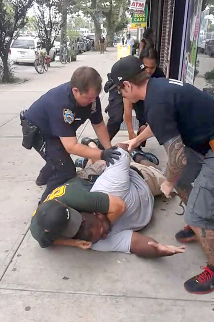 ABD'li siyahi Eric Garner, 2014'te beyaz polisler tarafından boğazı sıkılarak öldürüldü