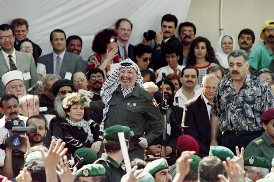 Filistin Kurtuluş Örgütü, karizmatik lideri Yâser Arafat'ın kişisel mücadele serüveniyle bütünleşmişti.