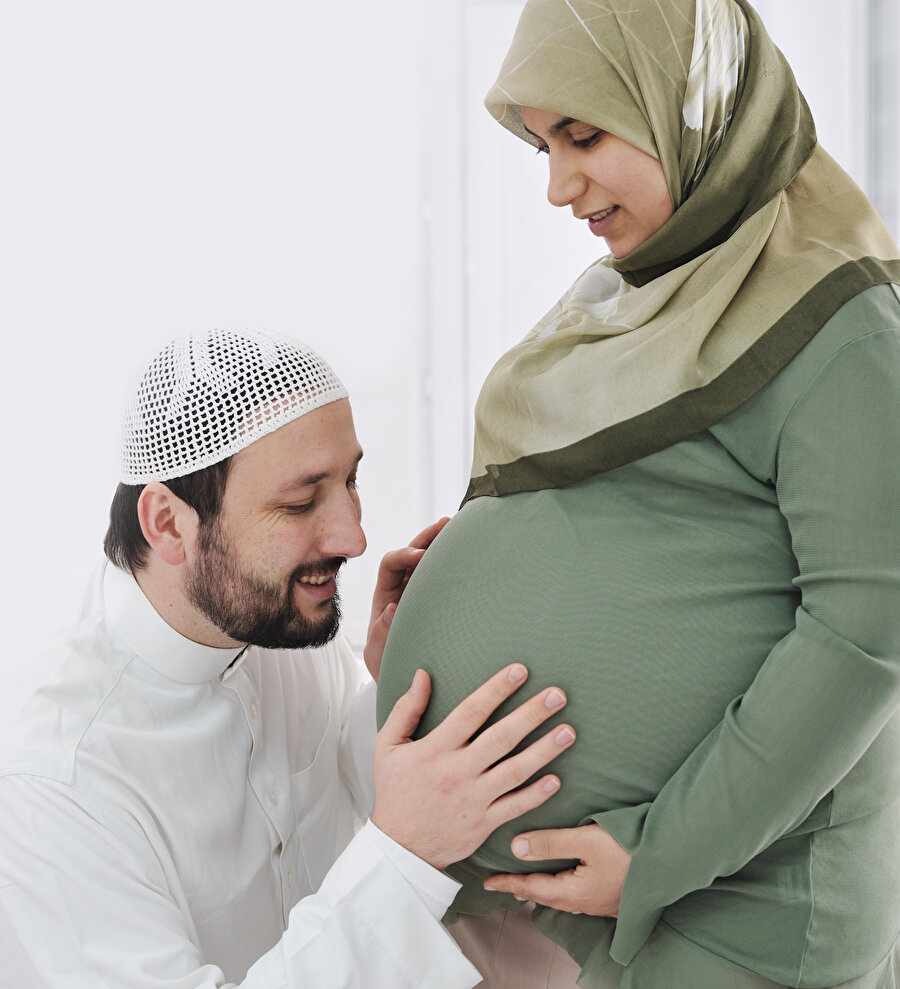 Sosyal medyadan davranışlar devşiren muhafazakâr çiftler birbirlerine benzeyen evler, birbirlerine benzeyen hayatlar, birbirlerine benzeyen ilişkiler “inşa” ediyorlar.