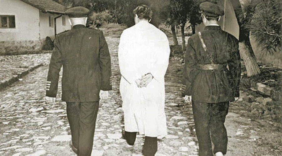 Menderes idama yürüyor