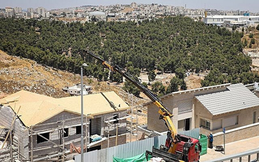 Batı Şeria'da yasa dışı Yahudi yerleşimlerinin inşası. 
