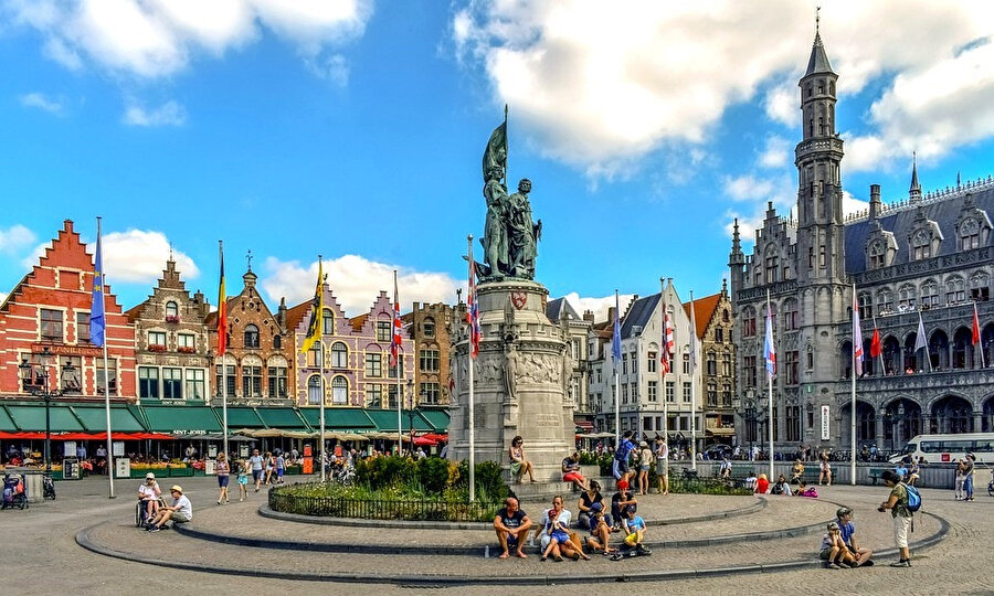 Brugge, Belçika'nın Flandra'nın Batı Flandra ilinin başkenti.
