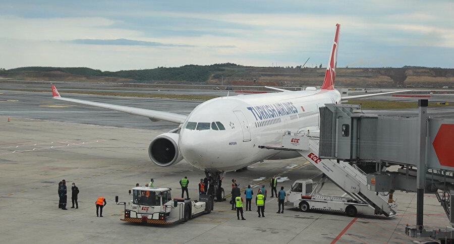 Normalleşme sürecinin ilk seferi THY'nin TK-2150 sayılı İstanbul-Ankara uçuşuyla gerçekleştirildi. Uçuşta Ulaştırma ve Altyapı Bakanı Adil Karaismailoğlu ve gazetecilerin aralarında olduğu 156 yolcu yer aldı.