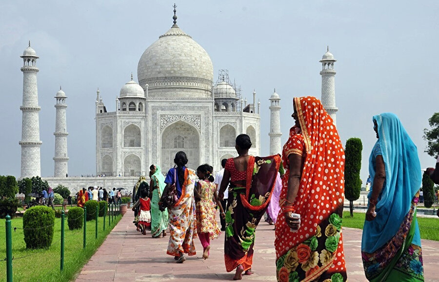 Hindistan, dünyanın en büyük yedinci coğrafi alanı ve en büyük ikinci nüfusuna sahip olan ülkedir.