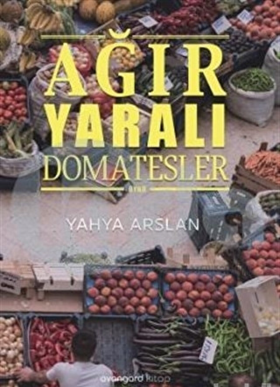 Ağır Yaralı Domatesler Yahya Arslan’ın ilk kitabı. Buna rağmen ustalıkla dizilmiş yalın cümleler karşılıyor bizi. Arslan süslü ve ağır bir dil kullanmıyor, kelimelerini gündelik yaşamdan, herkesin dilinden seçiyor. Çünkü herkesin hikâyesini anlatıyor. Anlattığı öykülerin sıradanlığı içinde kendimizi buluyoruz okurken. Ağır Yaralı Domatesler’de Irak Savaşı, Suriye, muhacirler, 15 Temmuz gibi meseleler de konu ediliyor fakat bizim hayatımızda ne kadarsa o kadar... Biz günlük keşmekeşin içinde ne kadar hatırlayabiliyorsak bunları, Arslan’ın kahramanları da o kadar hatırlıyor. Halkta karşılığı olmayanın bende de karşılığı yok diyen Arslan, kendi hayatlarımızın içine bir yolculuğa çıkartıyor bizi.