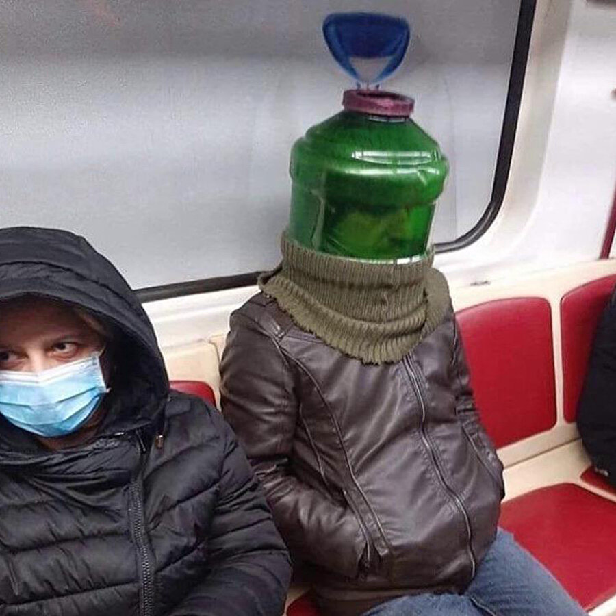Пандемия люди в масках в метро