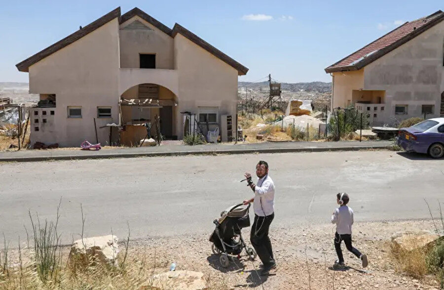 İşgal altındaki Filistin topraklarında yaşayan Yahudi yerleşimciler. 