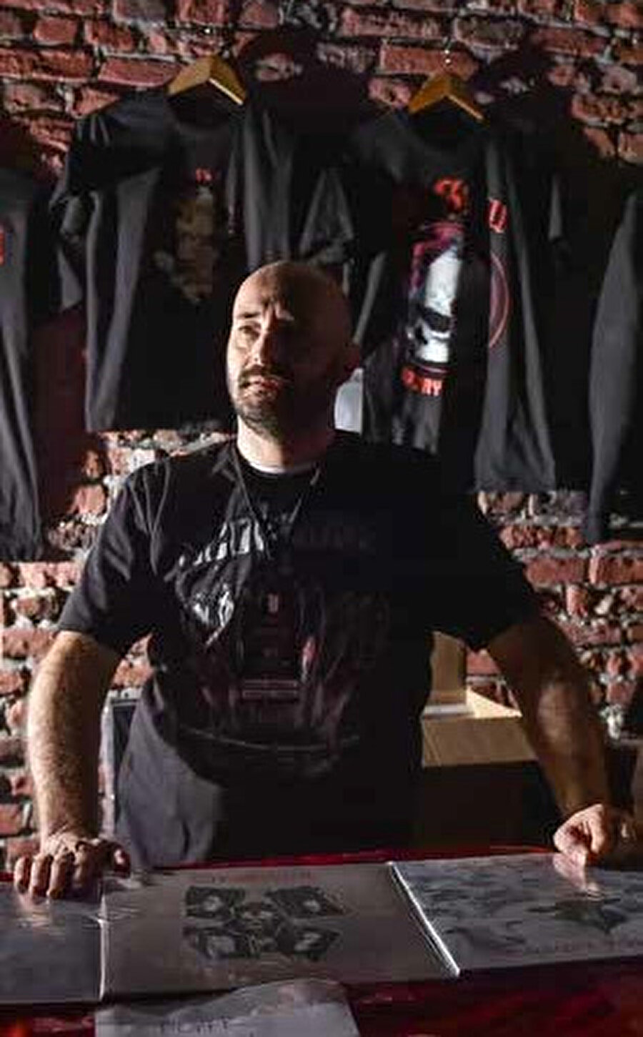 Haluk Ataklı, Hammer Müzik'in sahibi ve Türkiye'de metal müziğin gelişmesinde katkısı olan kişidir.