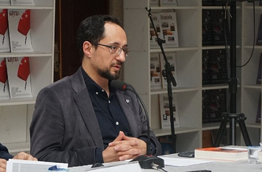 Asım Cüneyd Köksal: Bir ömür içinde birçok ömürlük tecrübeyi yaşayabilmenin yolu okumaktan geçer.