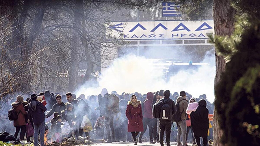 Suriyeli sığınmacılara Yunanlıların yaptığı budur. Zehirli gazlarla zehirlemektedirler.