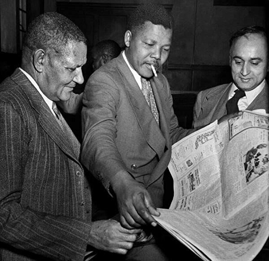 Soldan sağa doğru, Dr Moroka, Nelson Mandela, ve Yusuf Dadoo 1952 yılı.