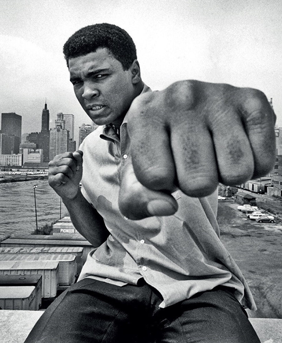 Tüm zamanların en iyi boksörü olarak kabul edilen Muhammed Ali, kariyeri boyunca yaptığı maçların yalnızca 5 tanesini kaybetmiştir.