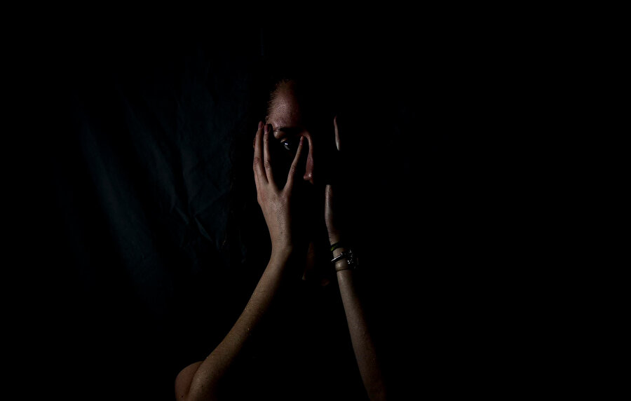 Bu noktada ölüm; bir his kaybı yahut his karmaşası üzerinden okunabilir.