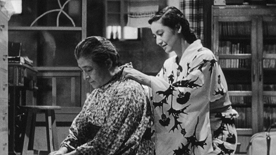 Ozu'nun başyapıtı sayılan film Britanya Film Enstitüsü tarafından yapılmış en iyi filmler arasında gösterilmiştir.
