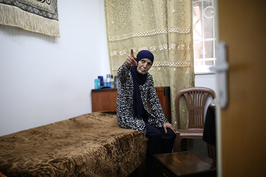İyad'ın annesi İsrail polisinin Doğu Kudüs'teki Filistinlilere karşı kin güden bir tavır içinde olduğunun altını çizdi.
