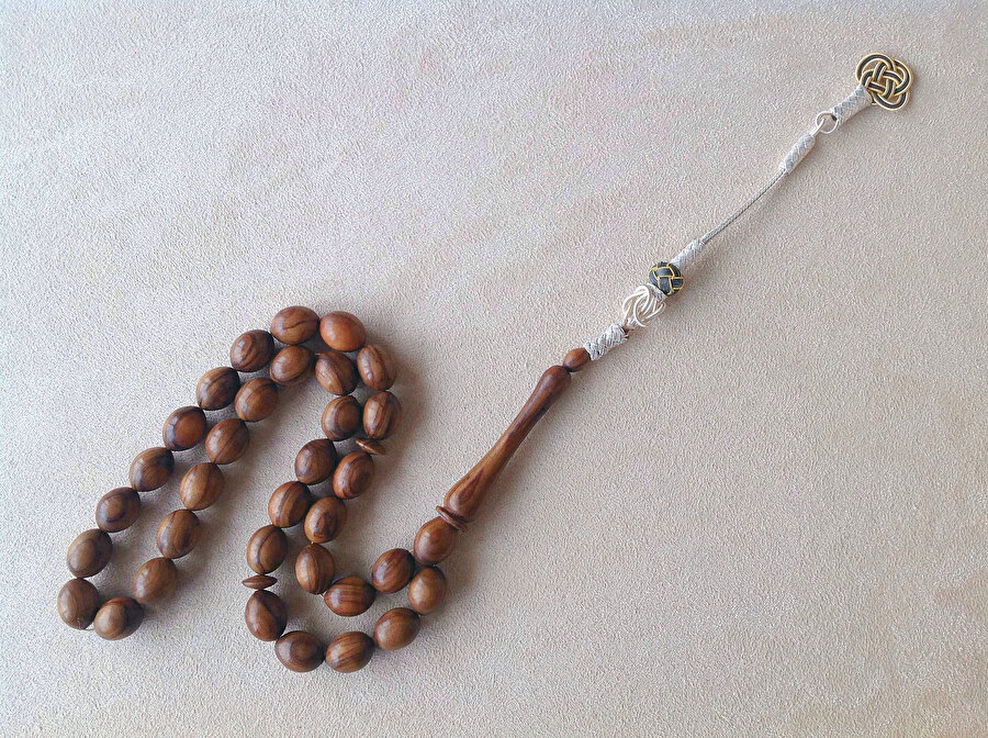 ​Tesbih dosyasında, @TesbihliAbi ile konuşmadan olmazdı. Mustafa Timûri’nin nasılsa sosyal mecralarla arası iyi dedik. Ve kendisiyle WhatsApp’tan söyleştik. Sohbete dâhil olmak için buyurun...  ​