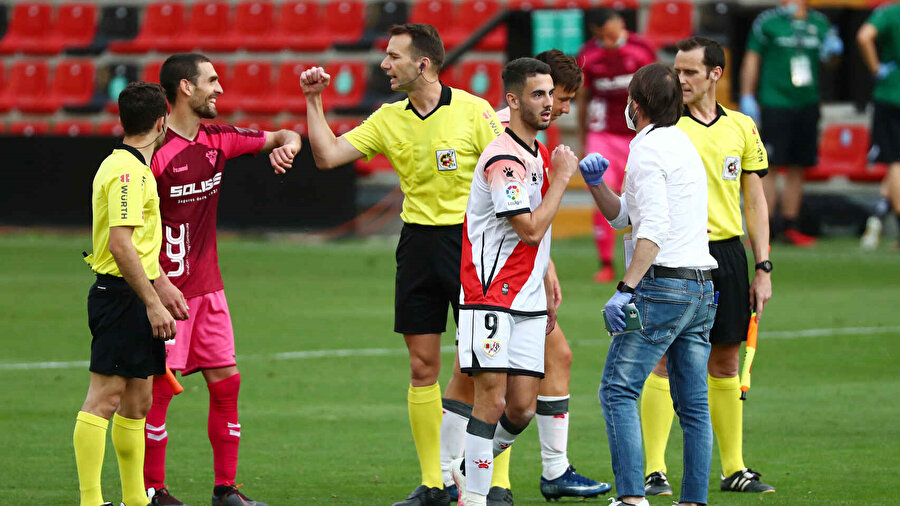 Vallecano-Albacete maçı ırkçı tezahüratlar nedeniyle ertelenmişti