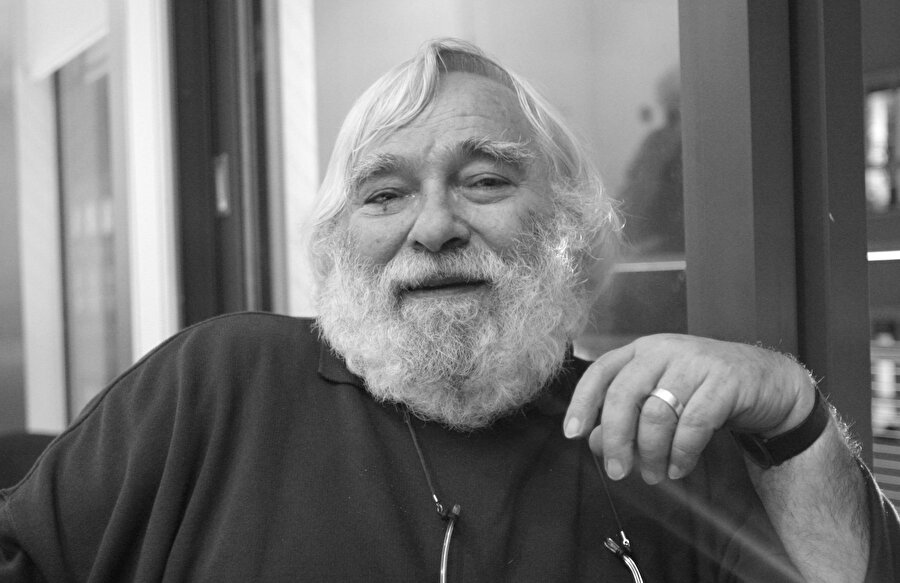 Moris Farhi: Şiiri doğuran ‘özel’ durumlar olduğuna inanırım.