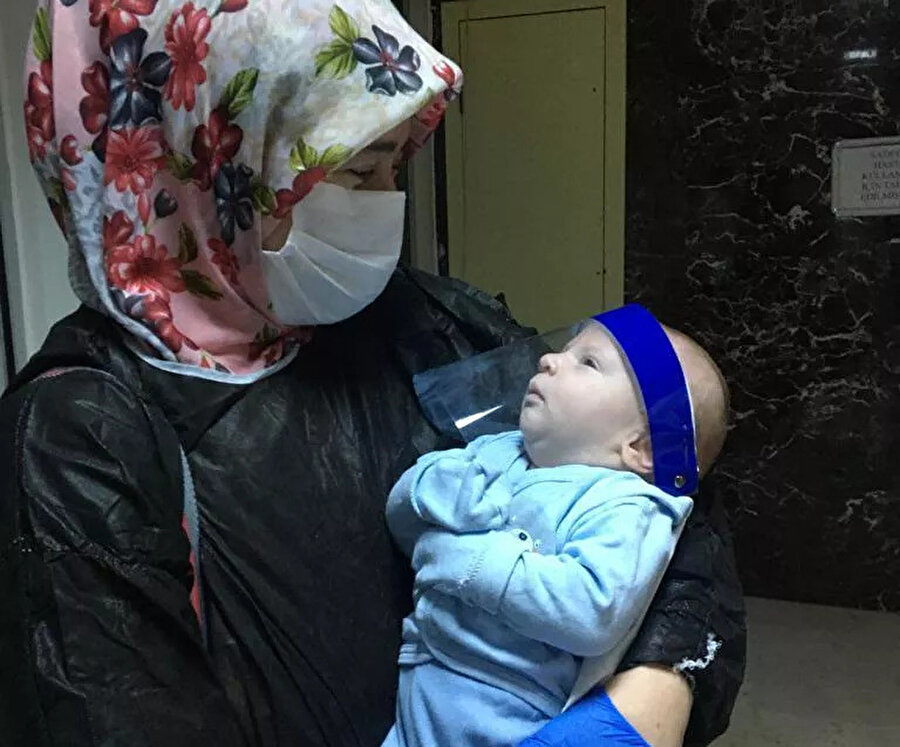 Mustafa bebek ile anne ve babası taburcu oldu -AA