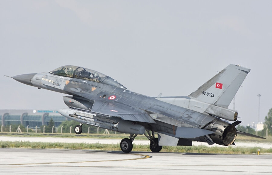 Türk Hava Kuvvetleri'ne ait F-16'ı böyle görüntülenmişti.