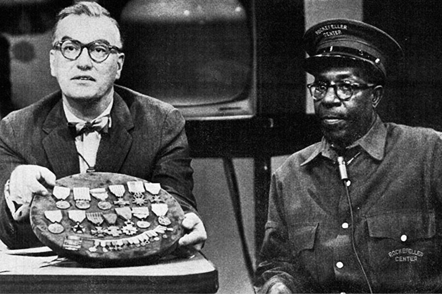Yıl 1959 Eugene Bullard asansör görevlisi üniformasıyla katıldığı TV programında.