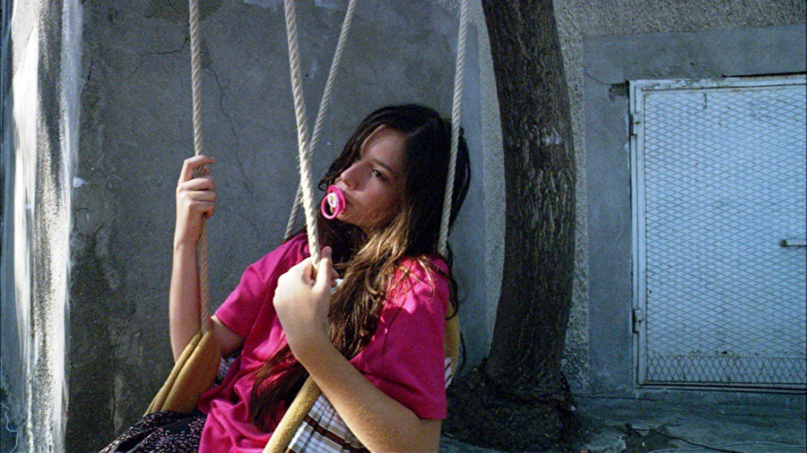 Hayat Var, Reha Erdem'in yazıp yönettiği, ergenlik çağındaki bir kızın hayatında karşılaştığı zorlukları konu alan 2008 yapımı Türk sinema filmidir.