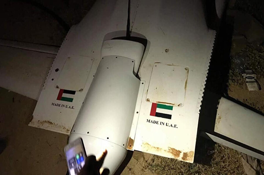 Libya'da Hafter güçlerinin kullandığı BAE yapımı bir İHA'nın düşürüldükten sonra sosyal medyada yer alan fotoğrafı.