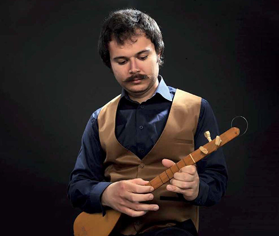 Emre Dayıoğlu: Müziğe olan sınırsız aşkım ve müziğin özünü öğrenme çabam diyebilirim.