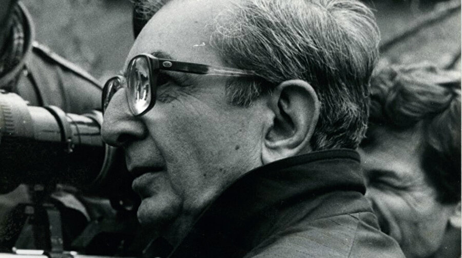 Atıf Yılmaz, 1925 - Mersin doğumlu Türk film yönetmeni, yapımcı ve senaristtir.