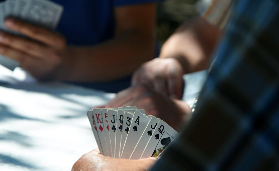 Çünkü Poker kardeşlerin kartları masaya serildiyse, hiçbir zaman karşıdaki taraf kazanamazdı. 