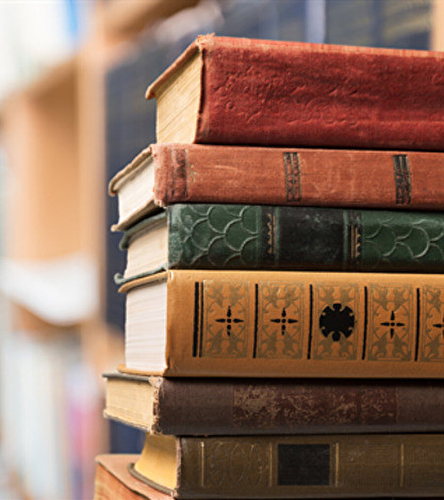 İşin garibi biyografinin belli bir miktar revaç bulmasının avam nezdindeki asıl sebebini bu hususla irtibatlandırma mecburiyetindeyiz.