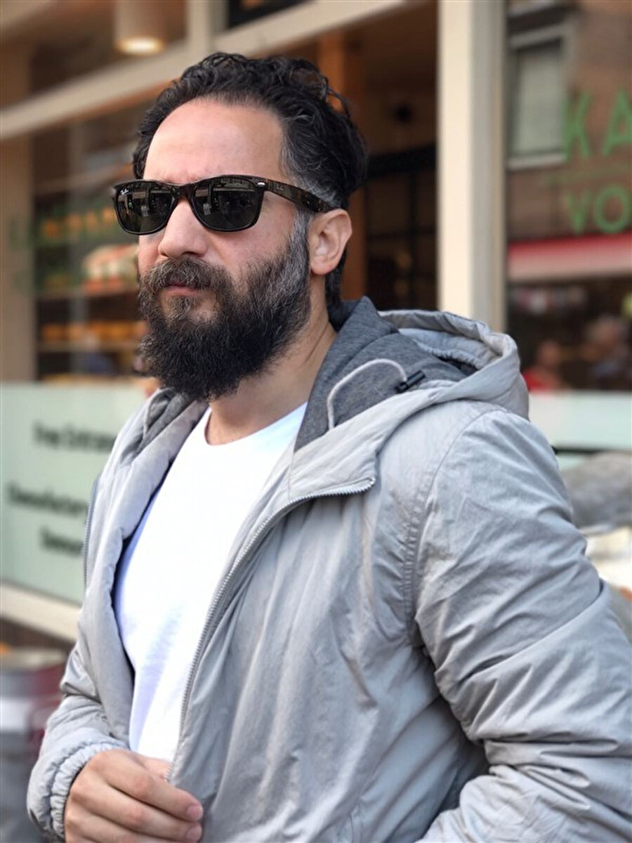 Ceyhuni adı ile bilinen Ceyhun, evli ve iki çocuk babasıdır.