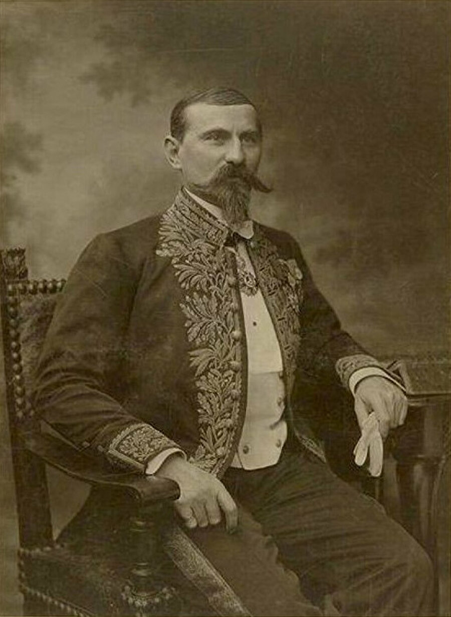 Fransız Komutan Emile Gentil.