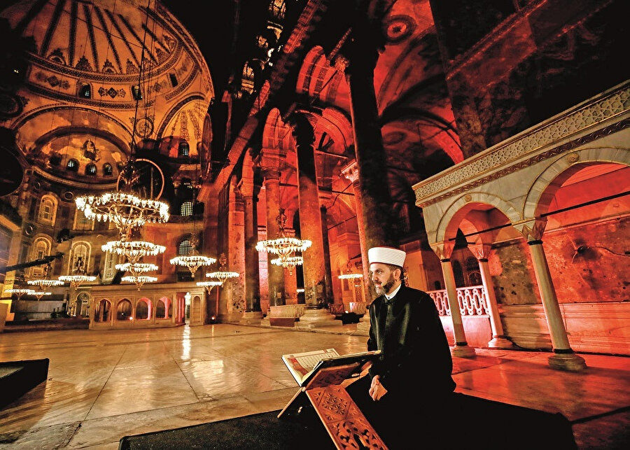 Fatih Sultan’ın vakfiyesi olan, vasiyetleri arasında kıyamete kadar cami olarak kalması istenen Ayasofya, 86 yıldır ibadete hasret.