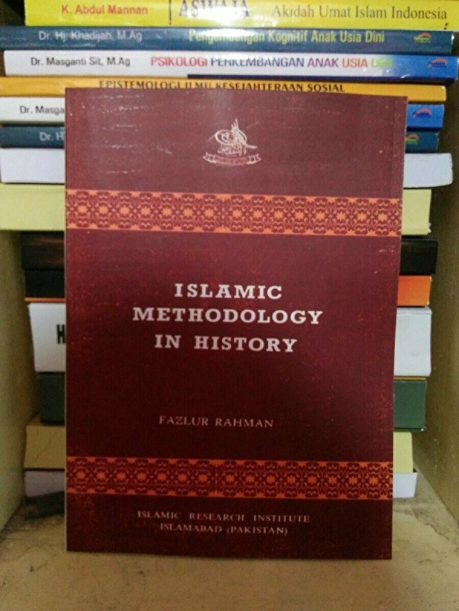  Fazlurrahman’ın Türkçeye “Tarih Boyunca İslâmî Metodoloji Sorunu” olarak çevrilen Islamic Methodology in History kitabı.