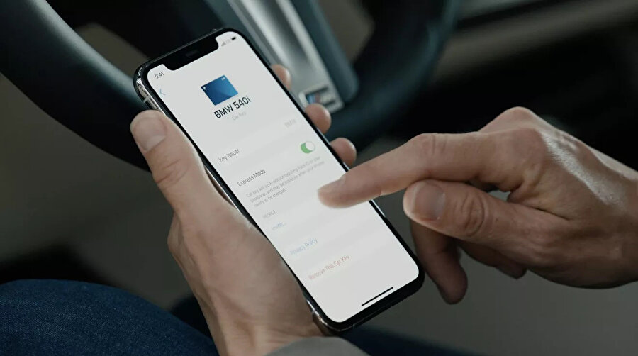iOS 14 ile birlikte artık iPhone'lar bir araba anahtarı olarak kullanılabiliyor. 