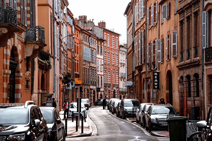 Toulouse, Fransa'nın güneybatısında bulunan bir şehirdir.