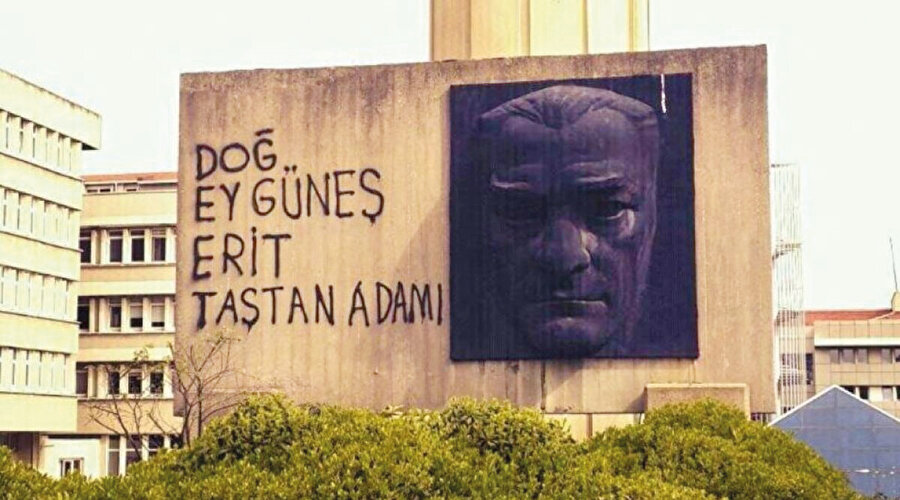 Mehmet Akif İnan: “Doğ ey güneş erit taştan adamı / Ve kurut taşları diken elleri”