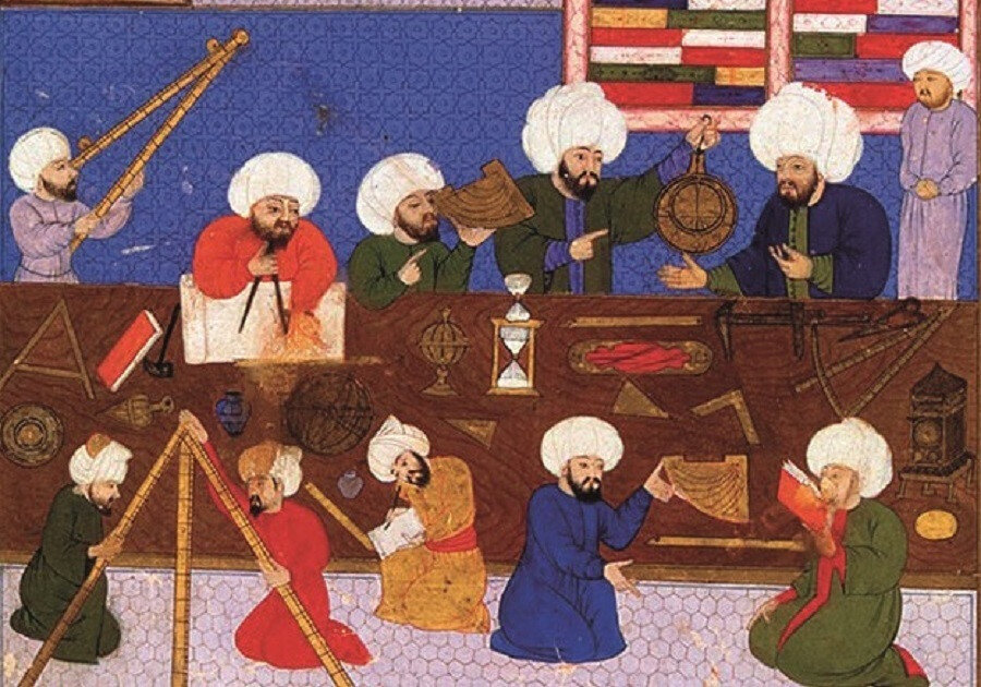 Veba salgınını bahane olarak gösteren devrin şeyhülislâmı Kâdızâde Ahmed Şemseddin Efendi, padişaha bir mektup yazıp, rasathanenin uğursuz olduğu, veba salgınının rasathane yüzünden başladığı ve rasat yapılan her beldede âfet olduğu hakkındaki dedikoduları padişaha ileterek, rasathanenin kapatılmasına neden olmuştur.
