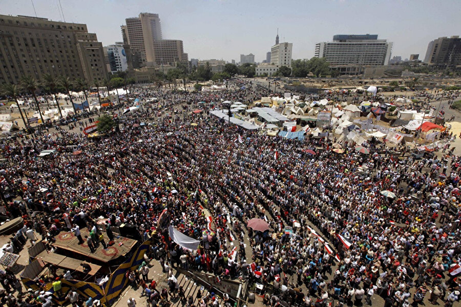  30 Haziran 2013 tarihinde Tahrir Meydanı’nda düzenlenen eylem.