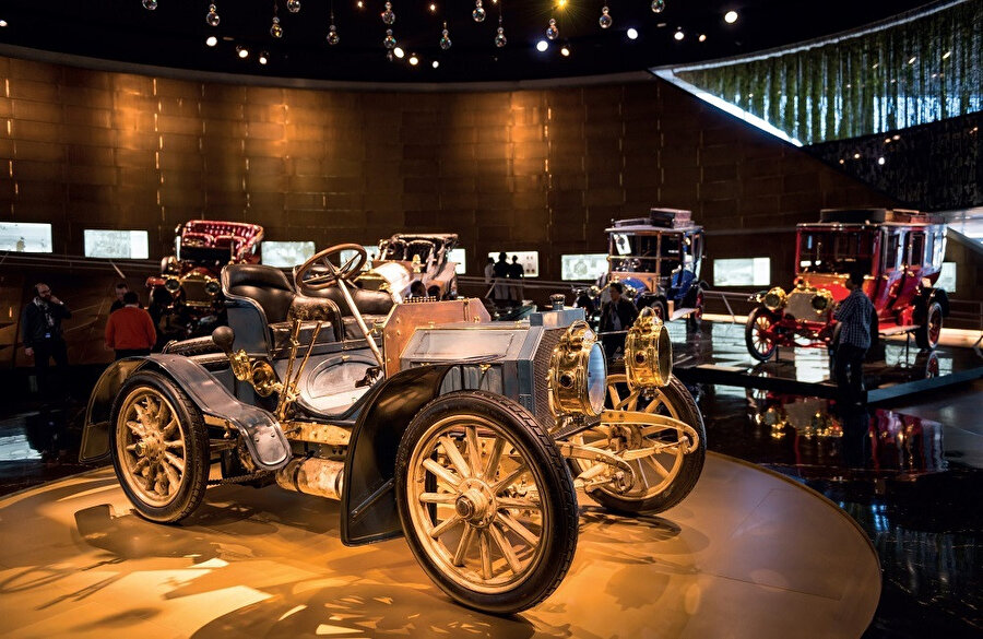 Mercedes-Benz Müzesi, Almanya'nın Stuttgart şehrinde bulunan otomobil müzesidir ve 19 Mayıs 2006 tarihinde Mercedes-Benz tarafından açılmıştır