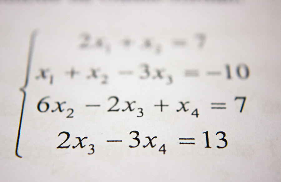 Özellikle modern bilimin alamet-i fârikası olan matematikteki gelişmeler, matematiksel nesnelerin ontolojisine ilişkin teorilerin dikkate alınmasını gerektirmektedir. 