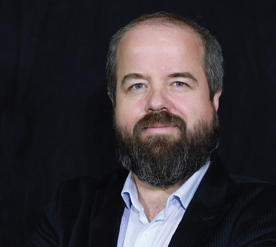 Mehmet Dilbaz ile Osmanlı coğrafyasında salgın hastalıkları, karantina yöntemlerini, hekimlerin ve din adamlarının salgın günlerindeki tutumunu konuştuk.