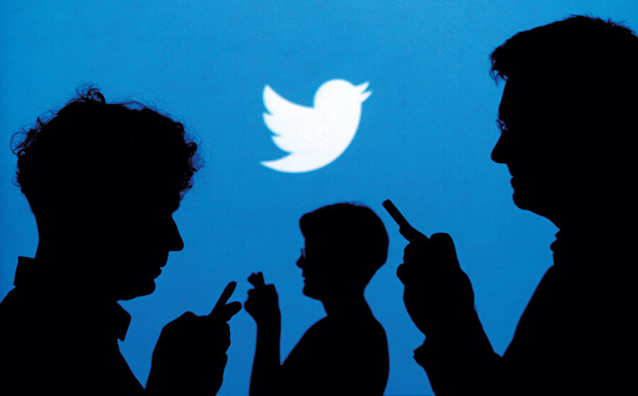 Sahte kimlikler, sahte kişilikler, ölçüsüz sözlerin cirit attığı yere ‘twitter’ deniliyor. Facebook ise twitter’dan da beter. Kalitesizlik diz boyu. Beterin beteri vardır ya, aynı durum diğer sosyal mecralar için de geçerli. Çoğu tam bir gayya kuyusu gibiler.