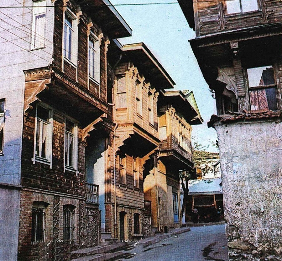 Eve doğan değil, evden eve göç eden oldu insan.