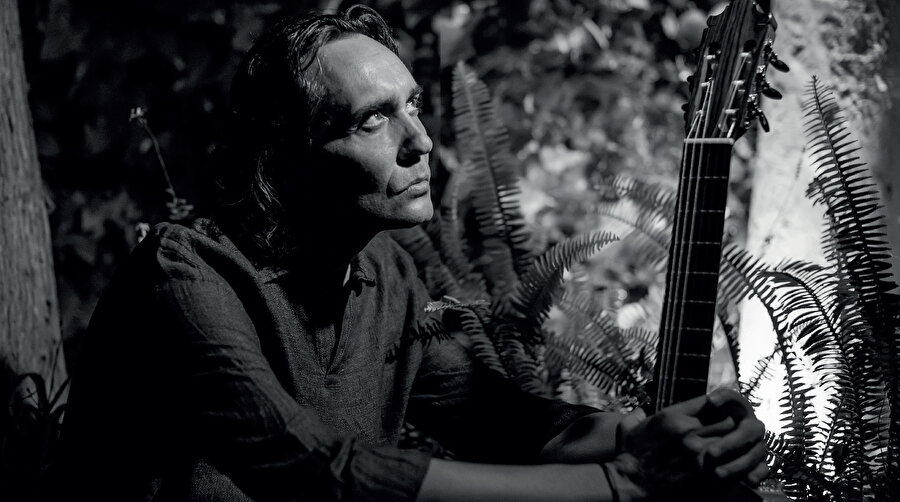 Vicente Amigo Girol, İspanyol flamenko bestecisi, gitar virtüözüdür.