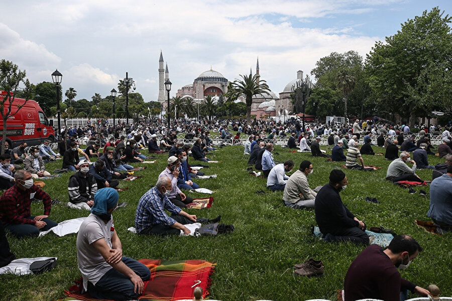 Ayasofya konusunda şeytanın avukatlığını yapanlar, günün sonunda onun suç ortağına dönüşüyor.